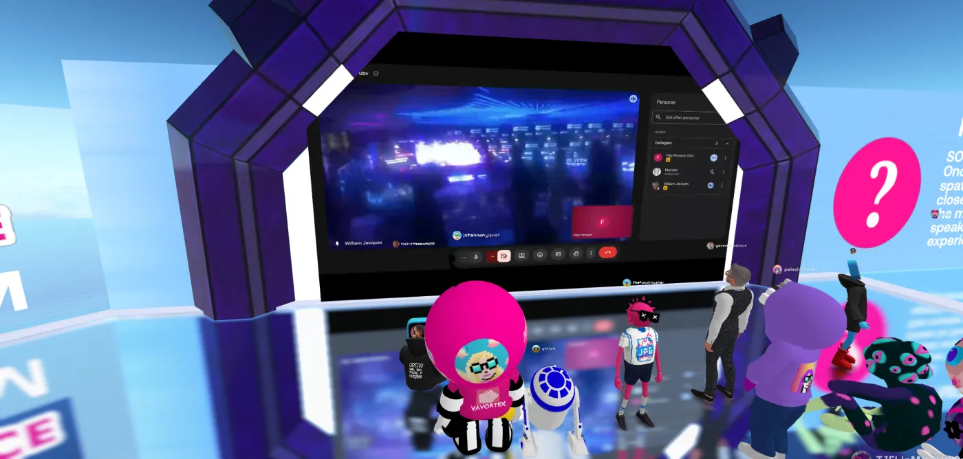 The live-stream screen playing to the crowd in the gallery